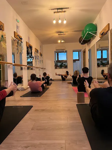 Aguaclara Yoga - Centro de yoga en Ferrol - foto 2