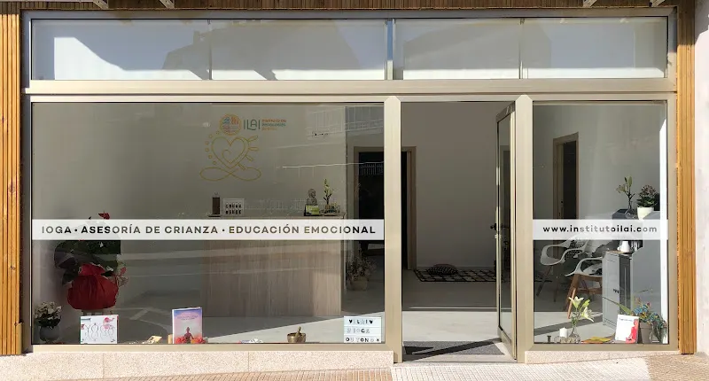 Instituto ILAI. Pedagogías activas, yoga y constelaciones familiares. - Centro de formación en Santiago de Compostela - foto 2