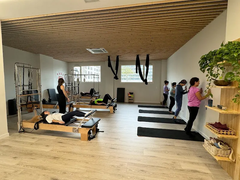 Escuela Zero Yoga & Pilates - Centro de pilates en Vitoria-Gasteiz - foto 2