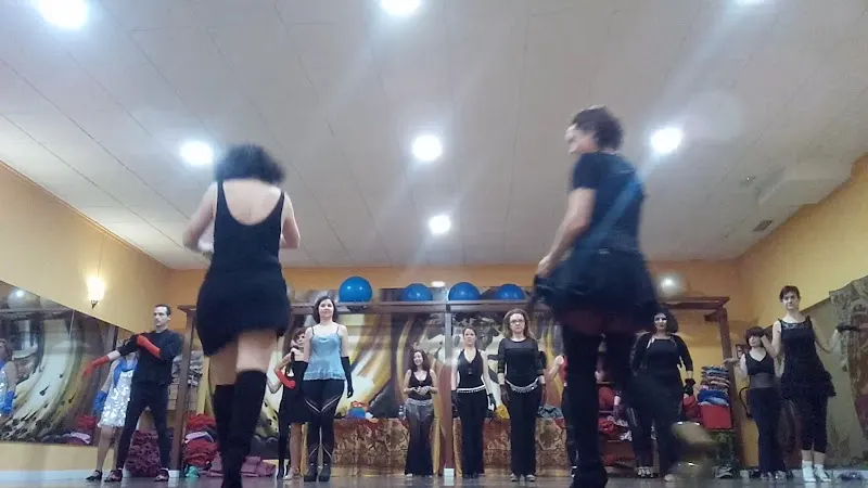 Esencias Zahraa | danza, yoga, meditación, ybienestar en Albacete - Centro de yoga en Albacete - foto 2