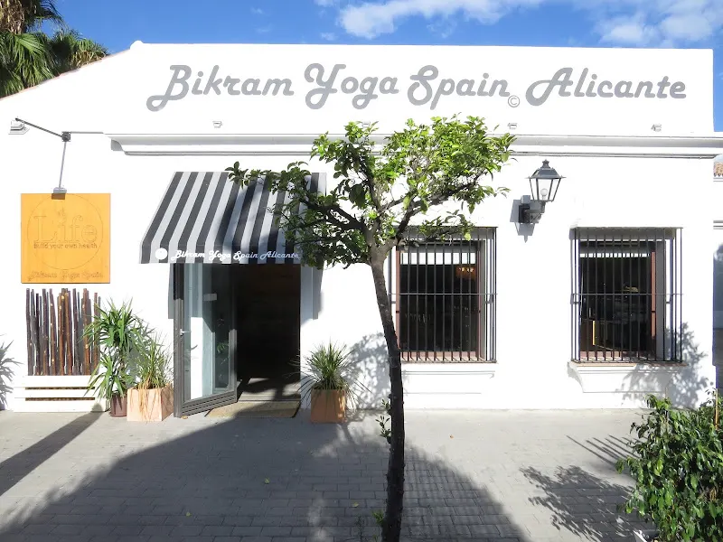 LIFE Hot Yoga Alicante - Centro de yoga en Alicante - foto 2