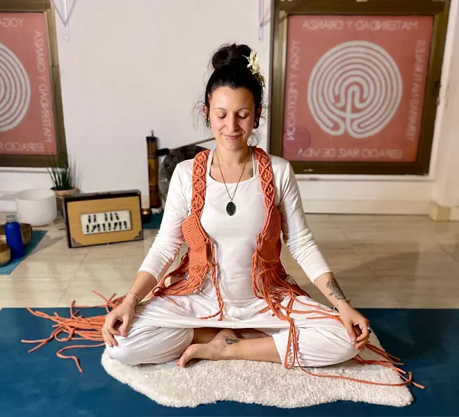 Escuela Raíz de vida. Yoga. Sabiduría, Salud y Sexualidad femenina - Centro de yoga en Pinto - foto 2
