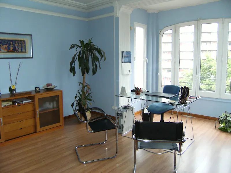 Escuela de Yoga Zaragoza Conchita Morera - Centro de yoga en Zaragoza - foto 2