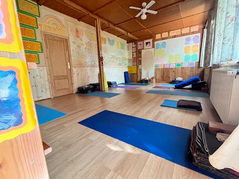 Dharma Yoga - Centro de yoga en Badajoz - foto 2