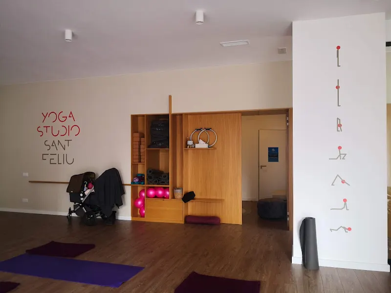 Yoga Studio Sant Feliu - Centro de yoga en Hospitalet de Llobregat (L) - foto 2