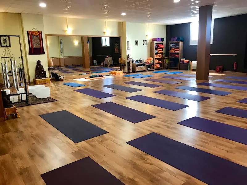 Shanti Espai de Ioga - Centro de yoga en Manresa - foto 2