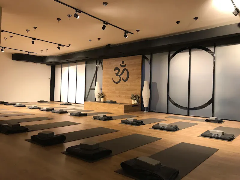 YogaLife Sant Cugat - Centro de yoga en Sant Cugat del Vallès - foto 2