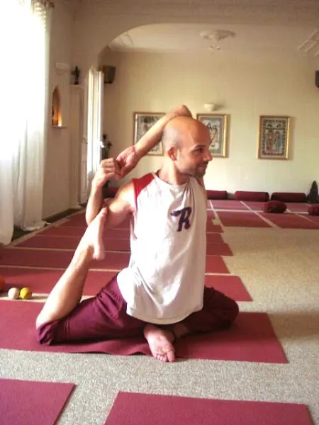 Dharmayoga Rubí Centro De Yoga - Centro de yoga en Rubí - foto 2