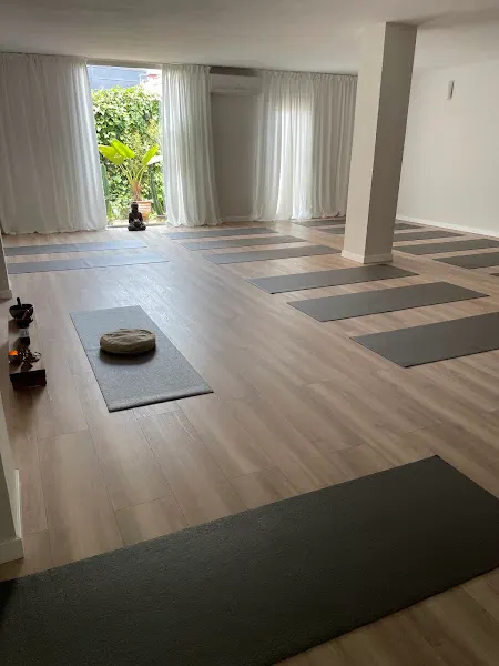 rayma yoga - Centro De Yoga - Hatha Yoga - Centros De Yoga - Centro de yoga en Sant Joan Despí - foto 2