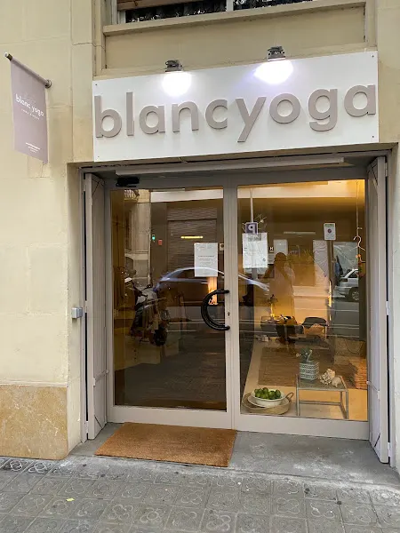 blanc yoga - Centro de yoga en Barcelona - foto 2