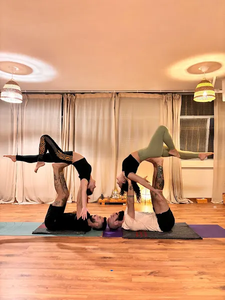 Acroyoga y Yoga Barcelona - Centro de yoga en Barcelona - foto 2