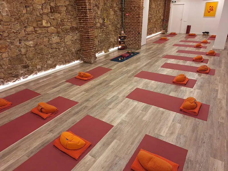 Yoga Infinito Escuela de Yoga - Centro de yoga en Barcelona - foto 2
