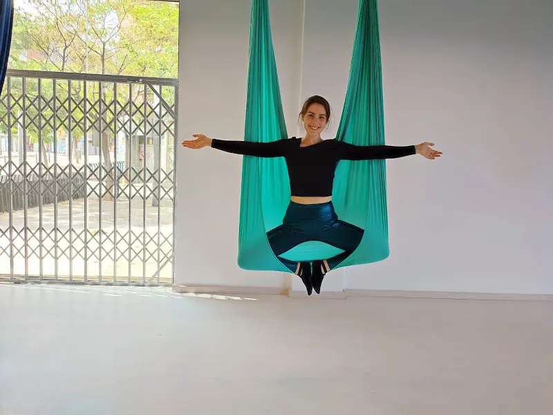 Let's Fly - Centro de yoga en Barcelona - foto 2