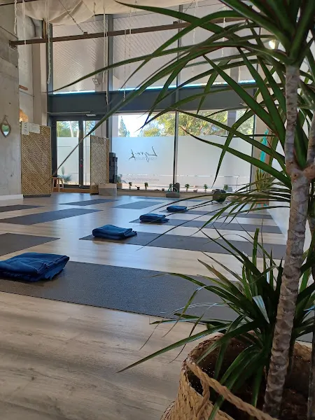 Lyra Yoga Studio - Centro de yoga en Badalona - foto 2
