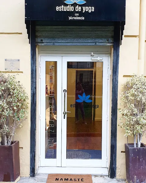 Estudio de Yoga con Pilar Valencia