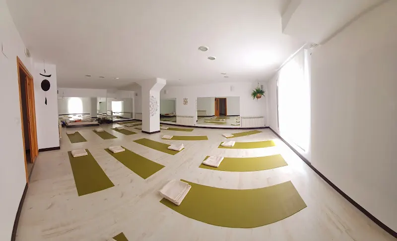 Escuela de Yoga Namaste - Centro de yoga en Cuenca - foto 2