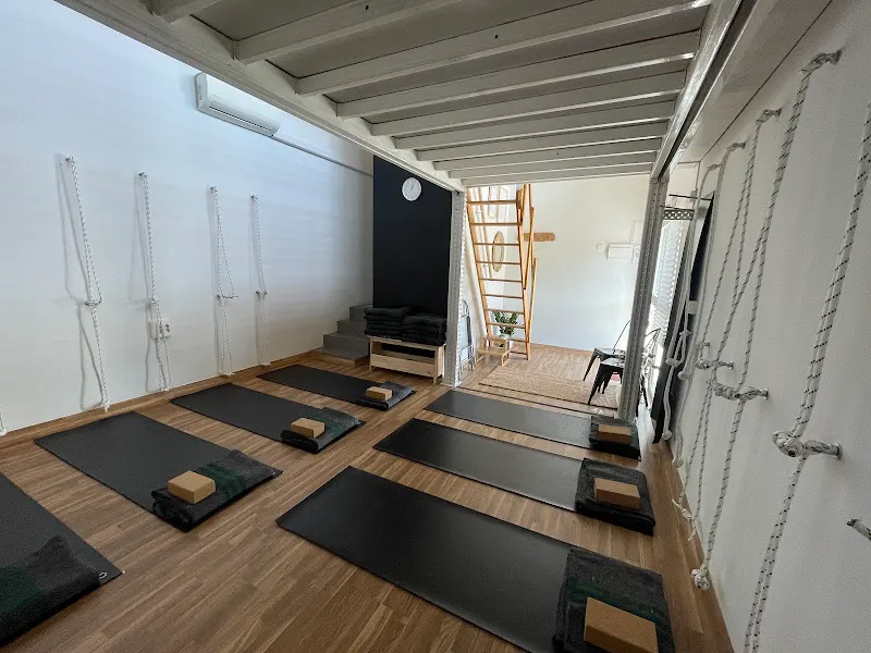 Atma Yogui Estudio de Yoga - Centro de yoga en Madrid - foto 2