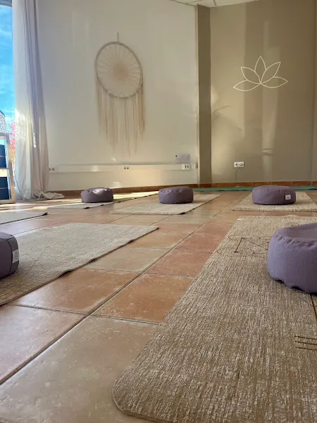 ESPAI AURA YOGA - Centro de yoga en Sant Feliu de Guíxols - foto 2