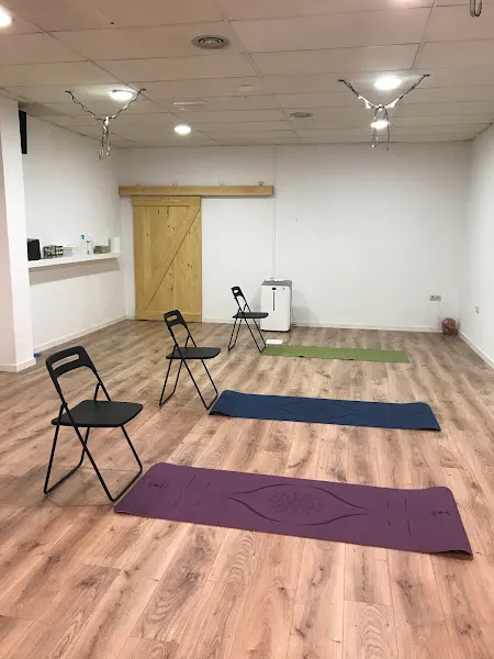 Yogaasana Yoga Studio - Centro de yoga en Girona - foto 2