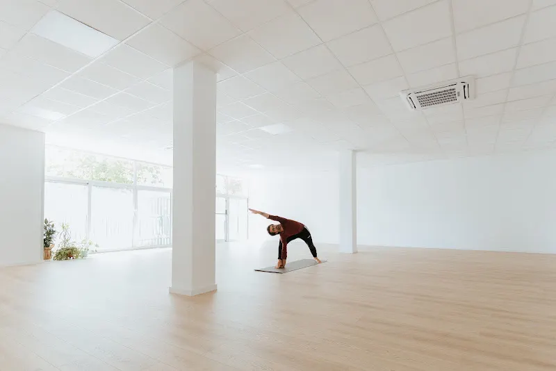 Iogaprop. Centre de ioga i pilates. - Centro de yoga en Salt - foto 3