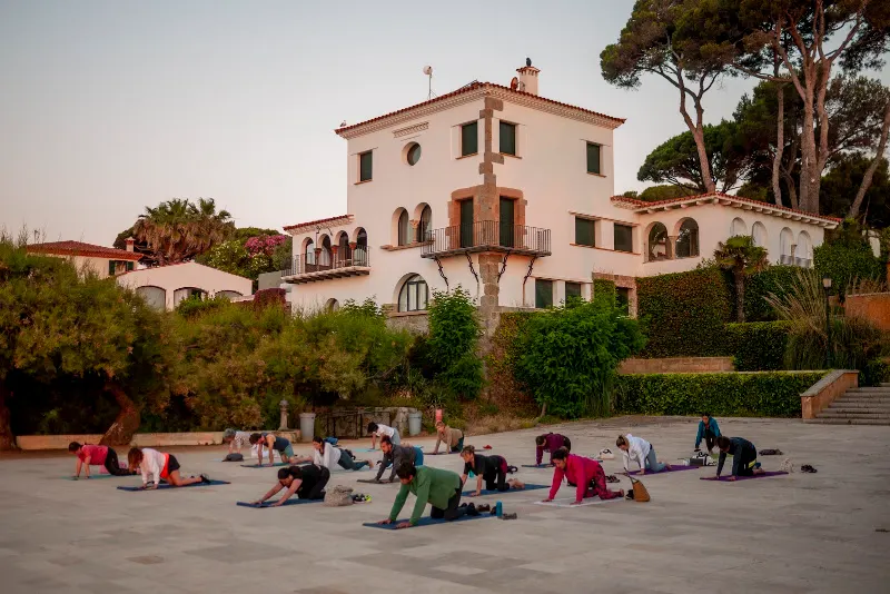 LE FLOW YOGA SHALA - MIREIA SABATER - Sant Feliu de Guíxols