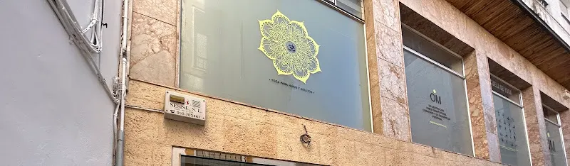 ESCUELA DE YOGA OM
