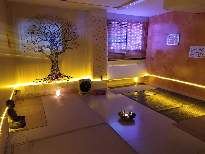 Centro de Yoga Umetoki: adultos, niños y adolescentes en Zizur Mayor. - Centro de yoga en Zizur Mayor - foto 2