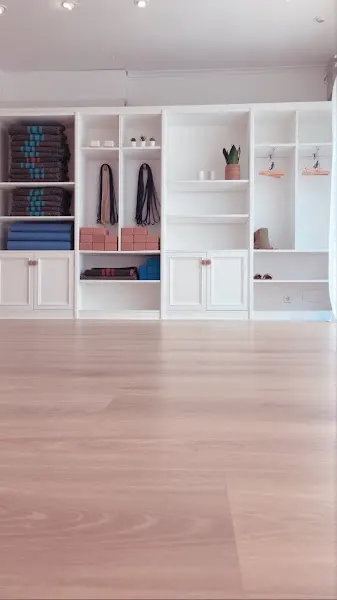 Nura Yoga Studio - Centro de yoga en Ciutadella de Menorca - foto 2