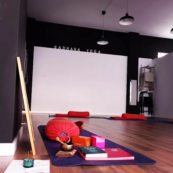 Sadhana Yoga Estudio