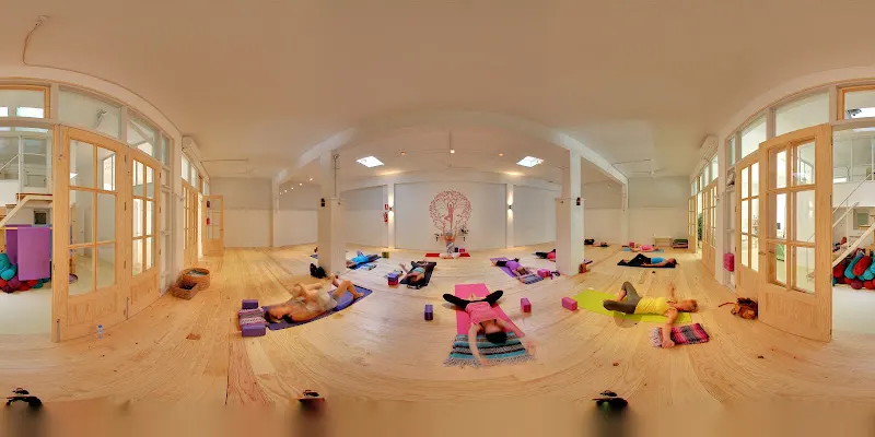 Earth Yoga - Centro de yoga en Palma - foto 3
