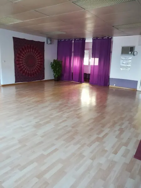 Yoga Conectivo - Centro de yoga en Madrid - foto 2