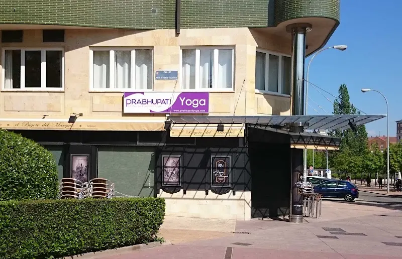 Prabhupati. Centro de Kundalini Yoga en León