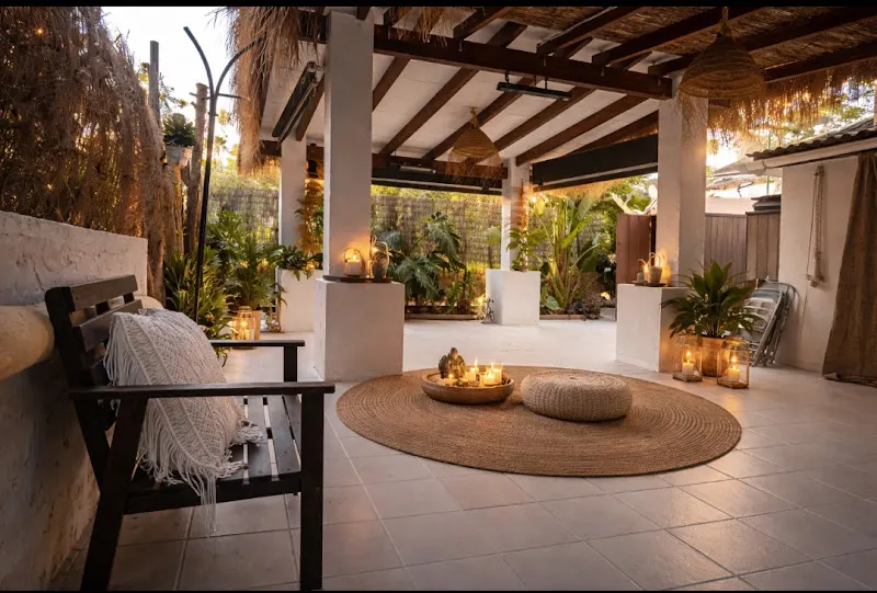 Saddhā Yoga, practicamos Yoga en una Cabaña Balinesa, Cerrado del Calderón. - Málaga