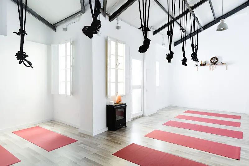 Con Cuerpo Consciente (By Rocío Anglada Yoga) - Centro de yoga en Málaga - foto 2