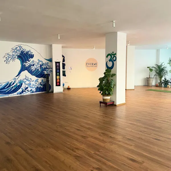 Evolve Yoga & Fitness Studio - Centro de yoga en Estepona - foto 2