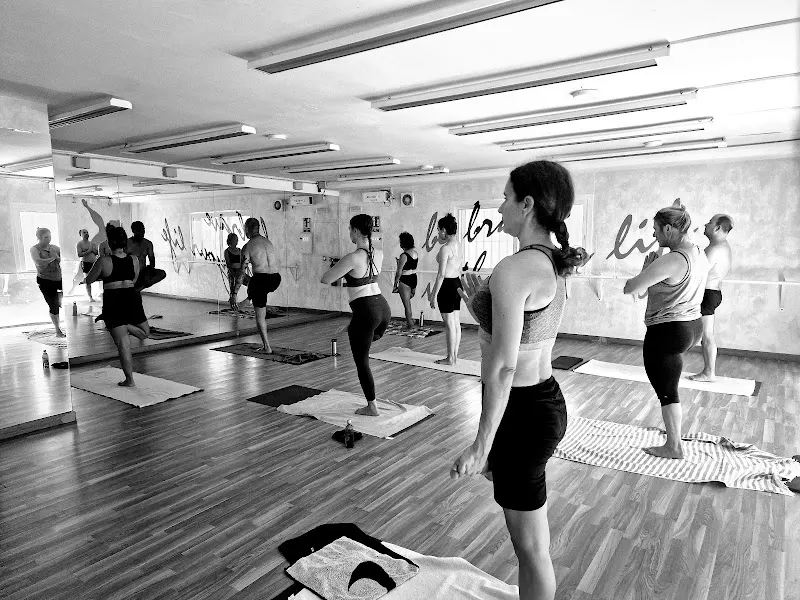The Hot Spot Yoga/Bikram Yoga Spain - Centro de yoga en Mijas - foto 2