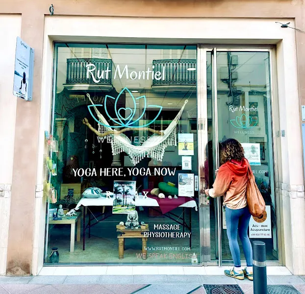 RUT MONTIEL WELLNESS: Yoga / Massage / Physiotherapy: Biocentro Madretierra - Masajista en Nerja - foto 2