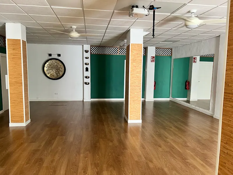Escuela de Yoga Santosha