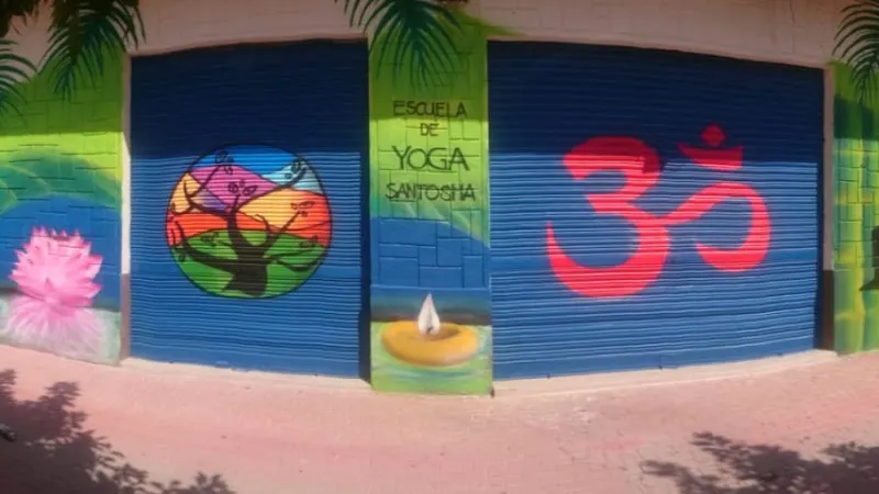 Escuela de Yoga Santosha - Centro de yoga en Murcia - foto 2