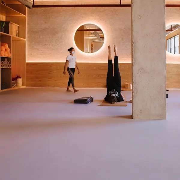 Flow estudio de yoga y movimiento - Centro de yoga en Pontevedra
