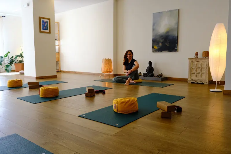 yuj es yoga - Centro de yoga en Sevilla - foto 3