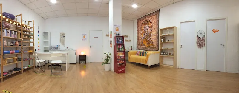 Guruveda Yoga - Centro de yoga en Sevilla - foto 2