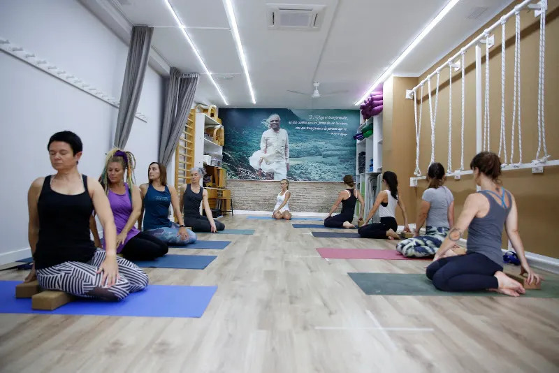 YOGA IYENGAR RUZAFA ESTHER ARMENGOL - Valencia
