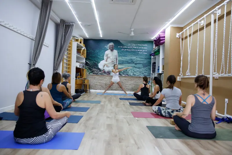 YOGA IYENGAR RUZAFA ESTHER ARMENGOL - Centro de yoga en Valencia - foto 2