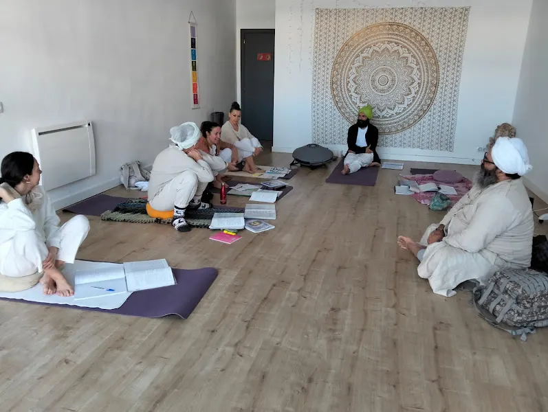 Sat Atma Espacio Shakti/Bhakti.Centro de Yoga - Centro de yoga en Valencia - foto 2