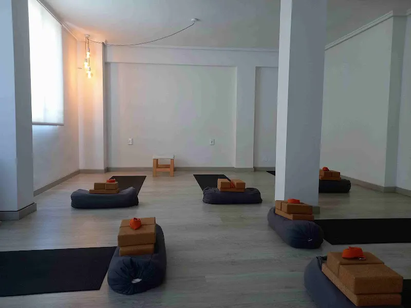 Medita Yoga Estudio - Centro de yoga en Valencia - foto 2