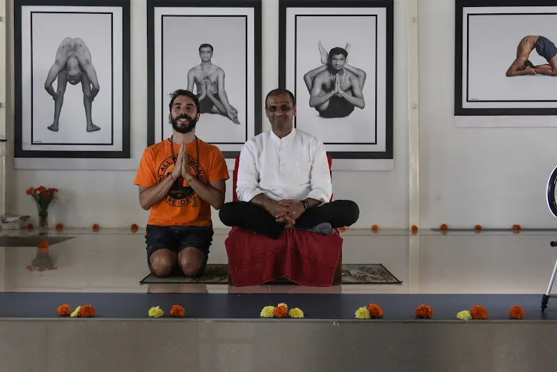 Yogabhyasa | Ashtanga Yoga y GYROTONIC® - Valencia