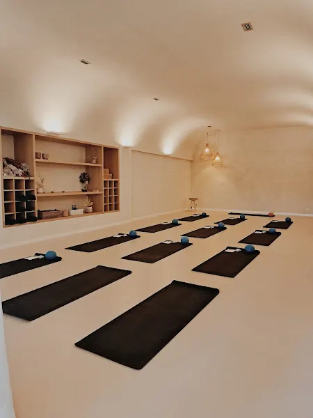 MANA Yoga Bilbao - Centro de yoga en Barakaldo - foto 2