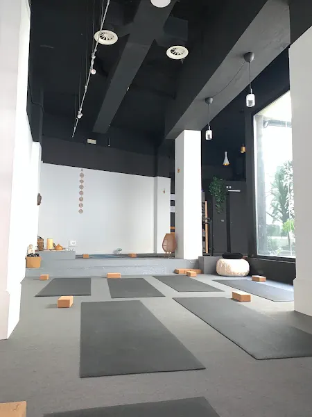 UTOPIA · YOGA STUDIO - Zaragoza