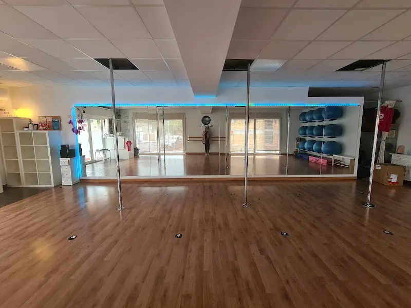 Academia Blue Moon Dansa Yoga Pilates en Igualada